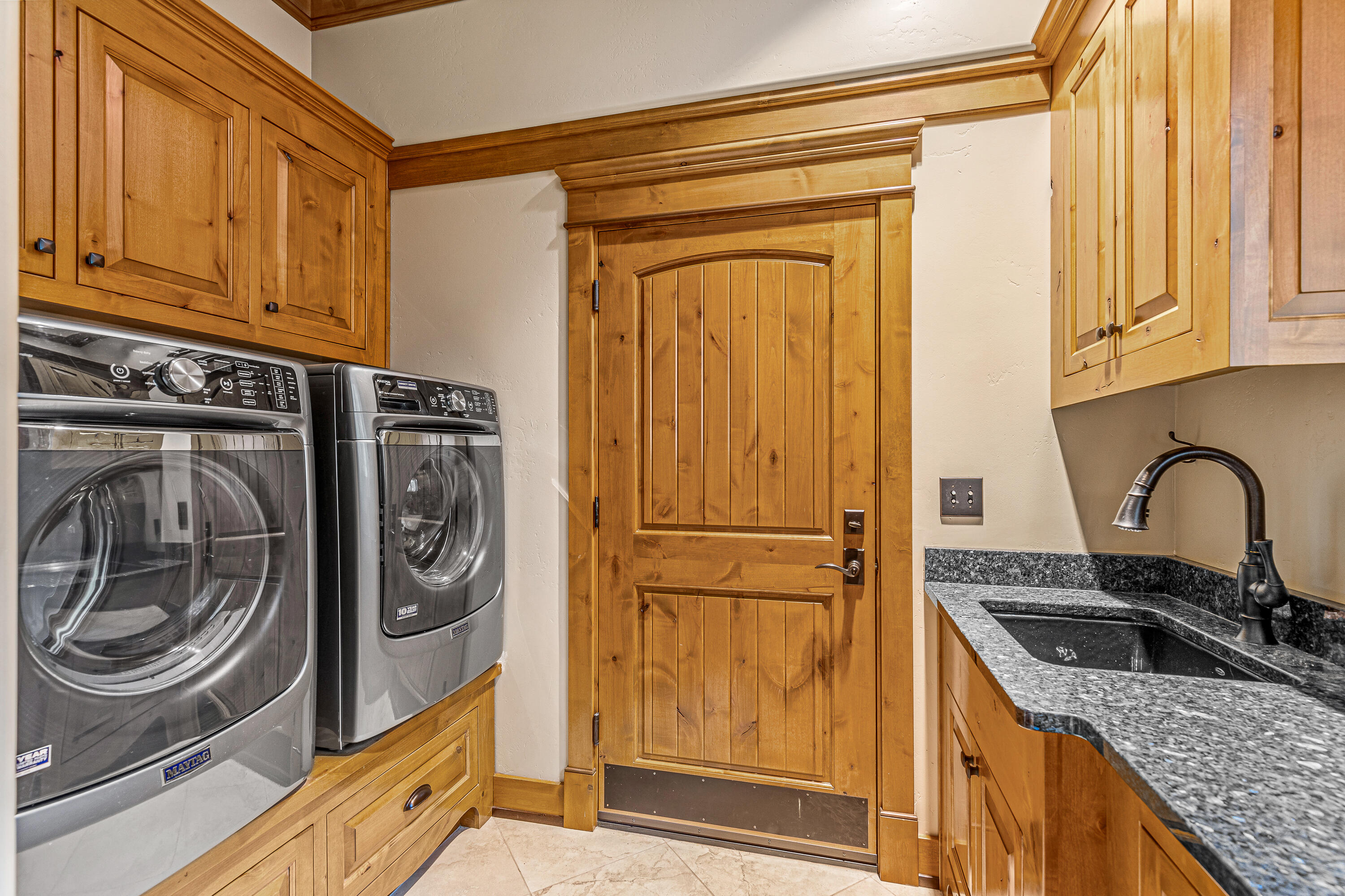 112 East Intervale Road Grants Pass, OR 97527 - Photo 29 of 62 Laundry room