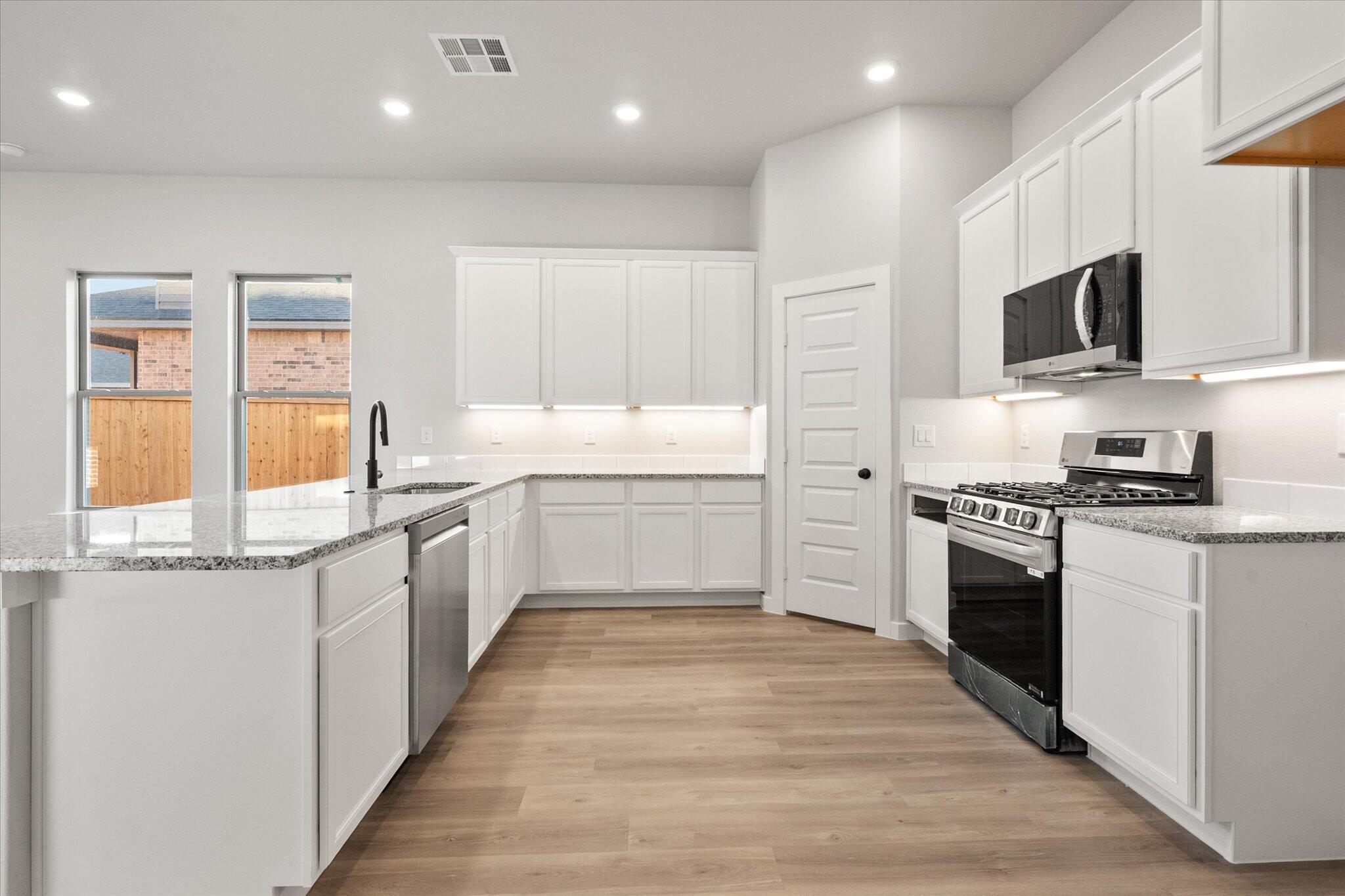 6815 54th Street Lubbock, TX 79407 - Photo 4 of 21 15-6815 54th_7077