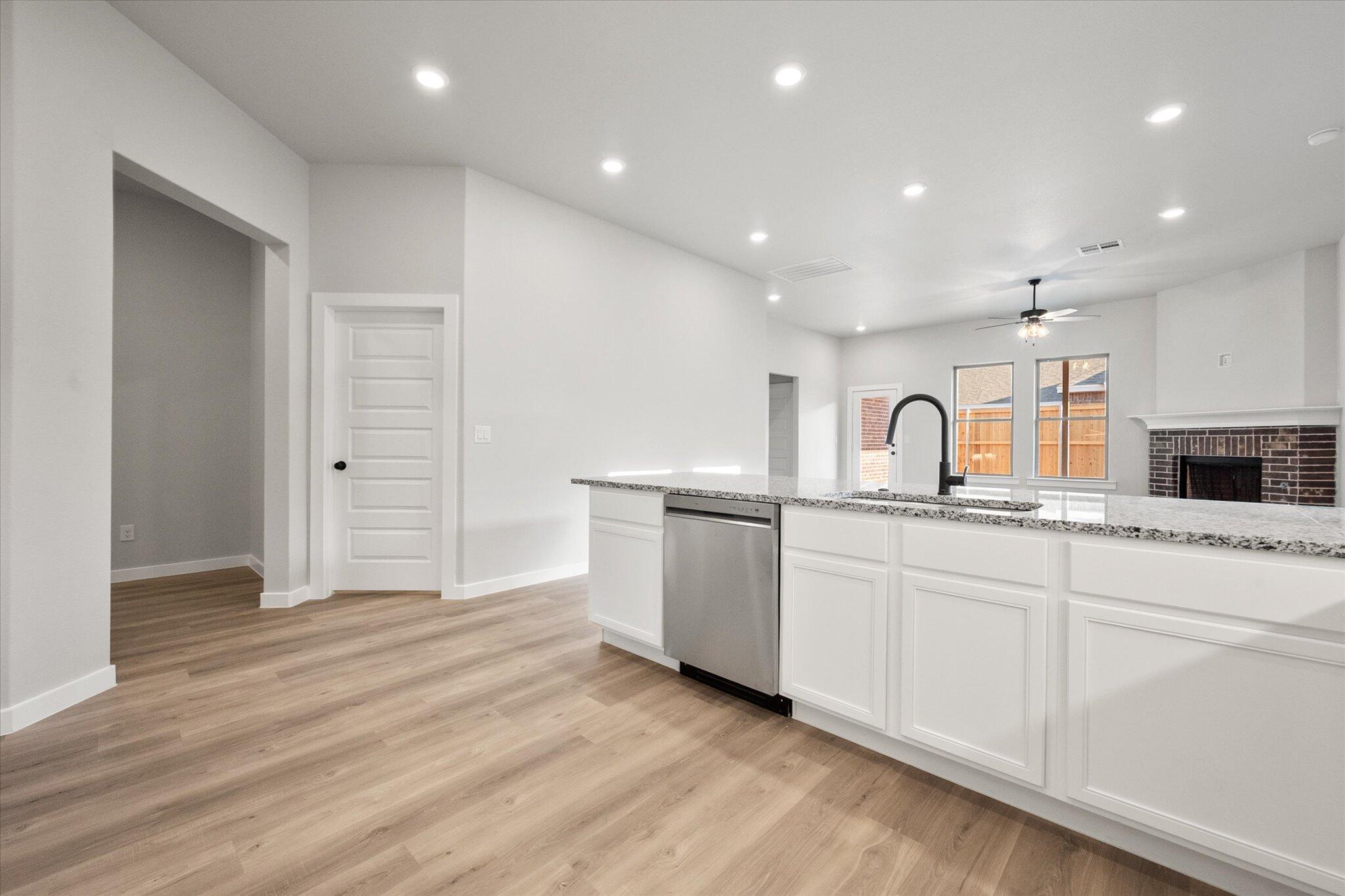 6815 54th Street Lubbock, TX 79407 - Photo 5 of 21 12-6815 54th_7087