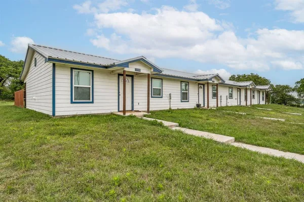 a view of a house with yard and front view of a house