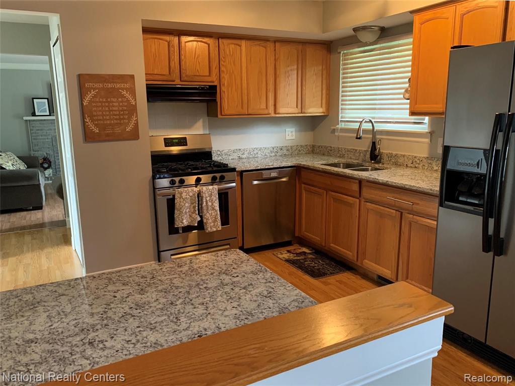 42252 Barchester Road Canton, MI 48187 - Photo 10 of 47