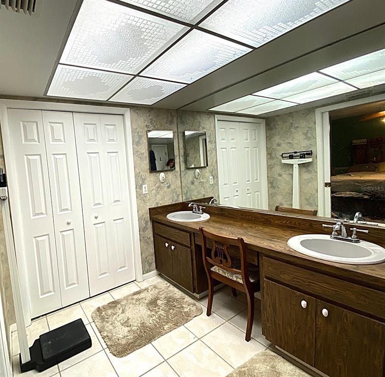 626 Orchid Lane Altamonte Springs, FL 32714 - Photo 12 of 24 a spacious bathroom with a sink and a mirror