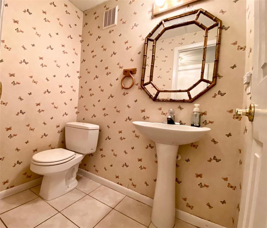 626 Orchid Lane Altamonte Springs, FL 32714 - Photo 20 of 24 a bathroom with a sink toilet and mirror