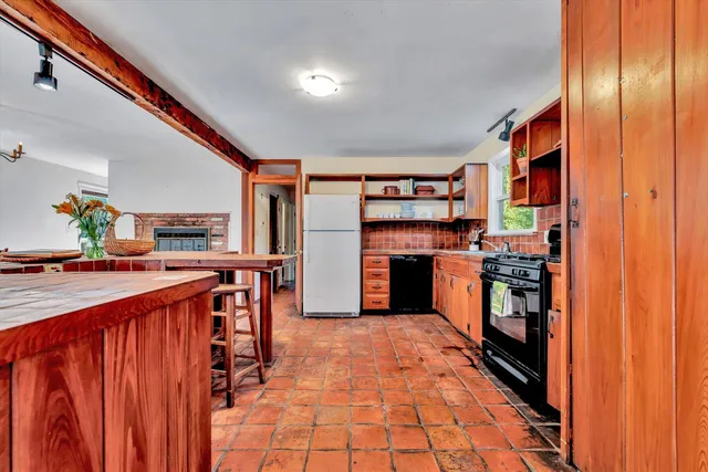 $699,000 | 10 Shanks Pond Road, Falmouth, MA 02540