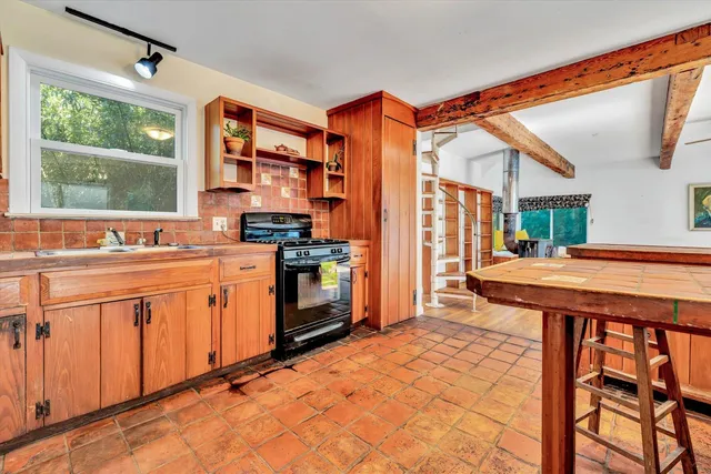 $699,000 | 10 Shanks Pond Road, Falmouth, MA 02540