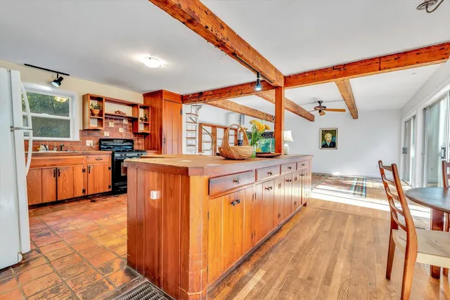 $699,000 | 10 Shanks Pond Road, Falmouth, MA 02540