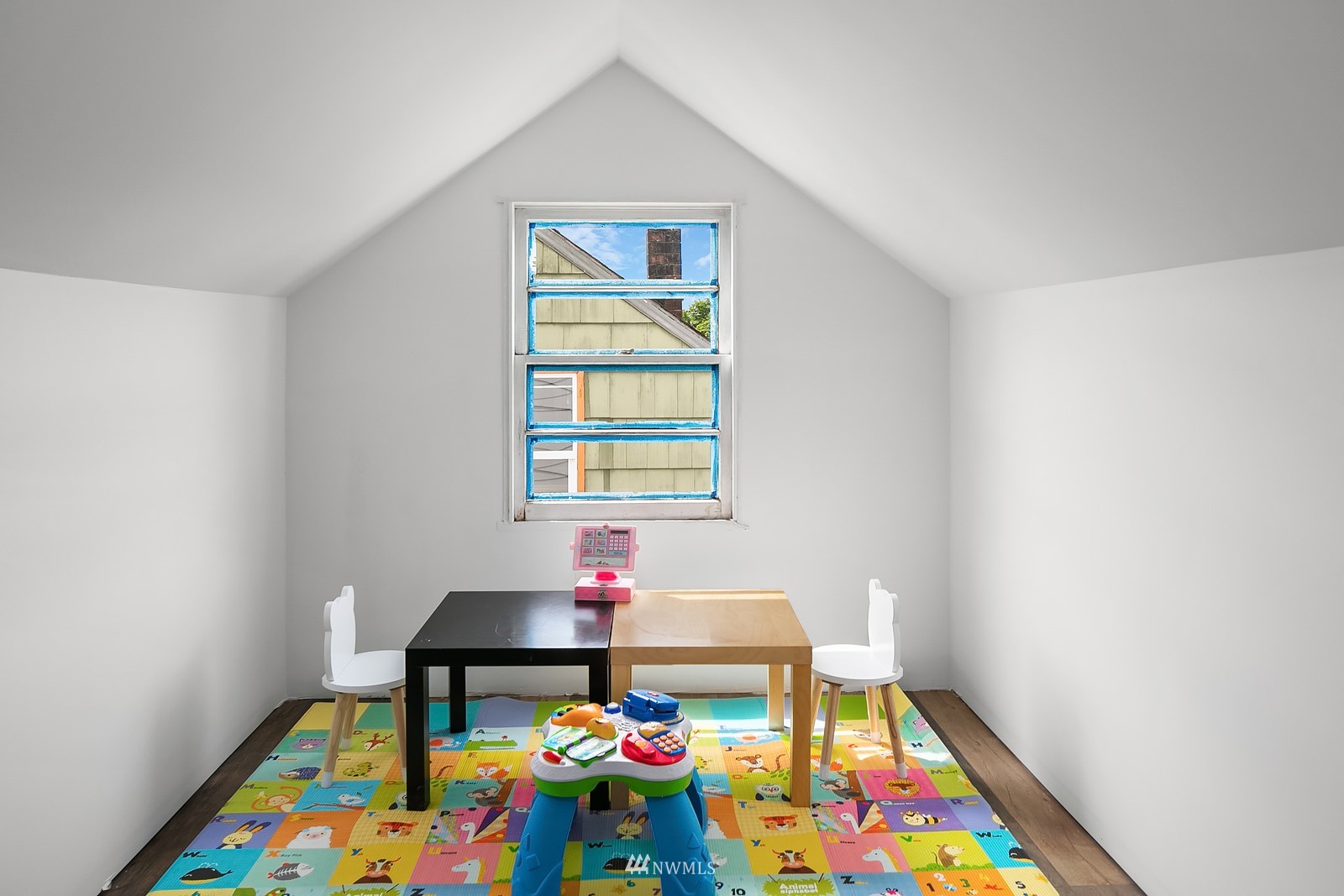 336 Northwest 47th Street Seattle, WA 98107 - Photo 25 of 36 a room with toys and bedroom view