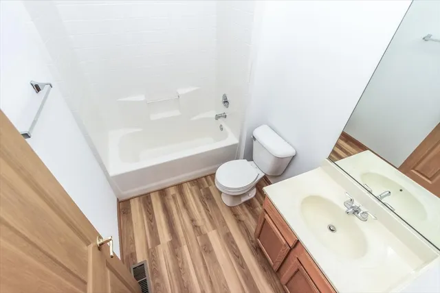 $379,900 | 202 Braeburn Circle, Sugar Grove, IL 60554