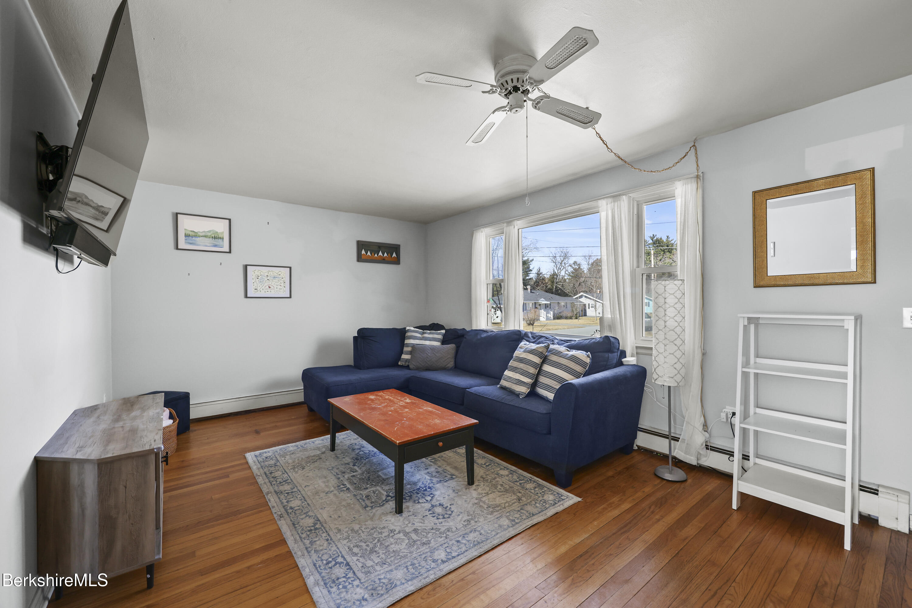 8 Alba Avenue Pittsfield, MA 01201 - Photo 6 of 36 Living Room