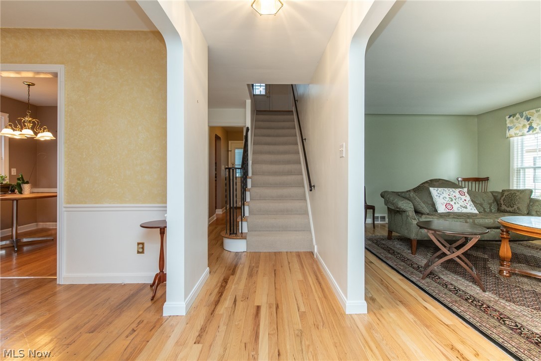 2576 Saybrook Road Cleveland, OH 44118 - Photo 3 of 31 Gallery Image 3