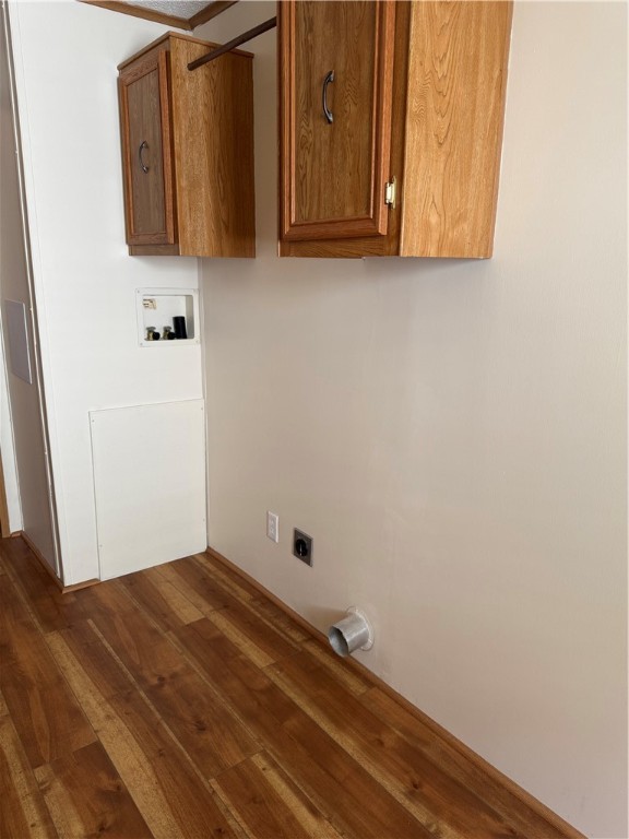 145 West Steidl Road Paris, IL 61944 - Photo 27 of 32 laundry room with pantry