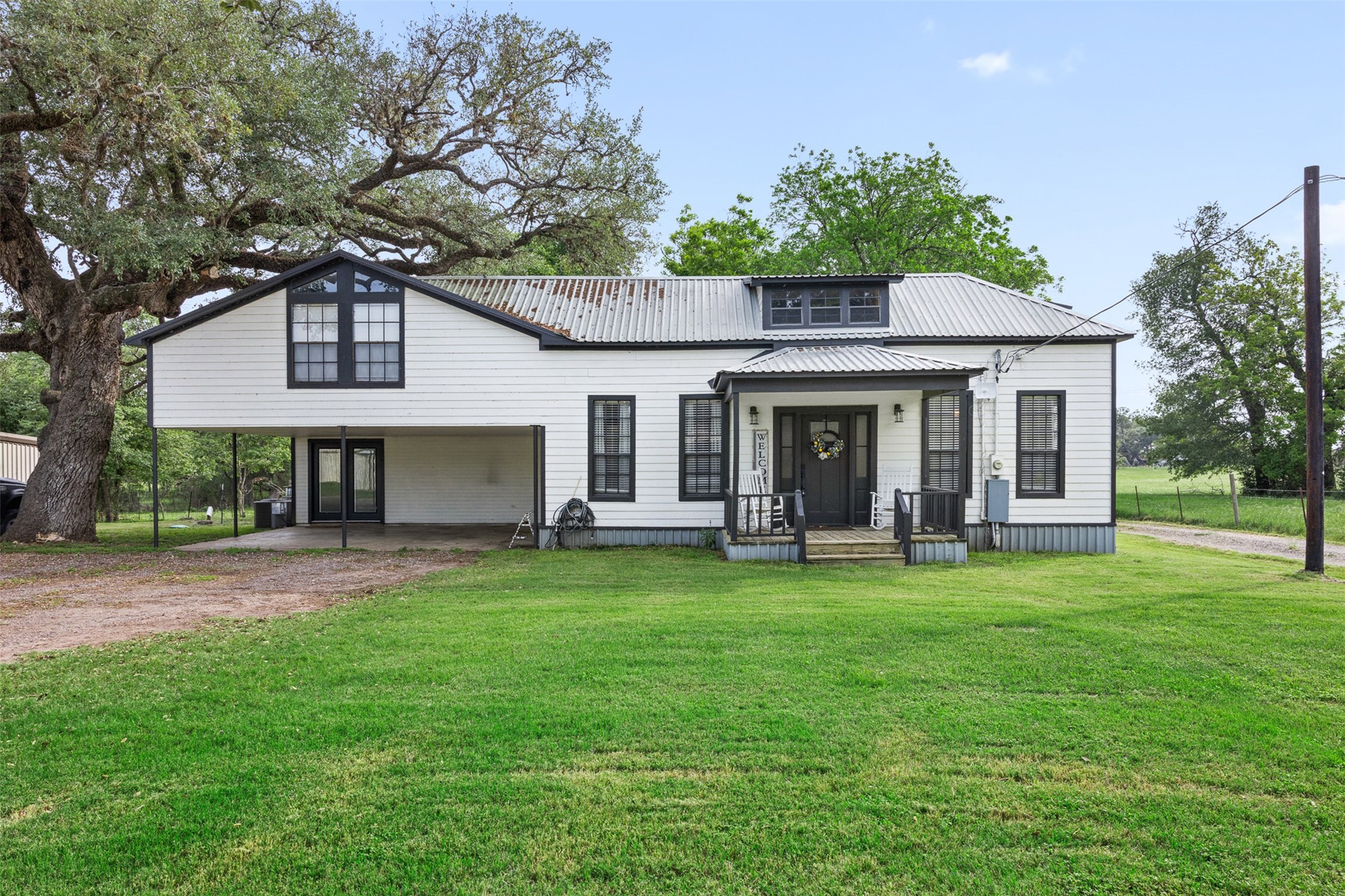1013 Park Prairie Road Fayetteville, TX 78940 - Photo 2 of 26