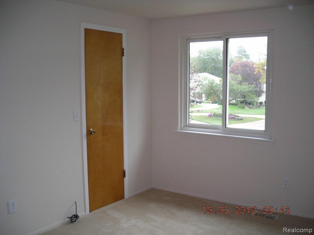 25902 Branchaster Road Farmington, MI 48336 - Photo 12 of 14 DSCN7371.JPG