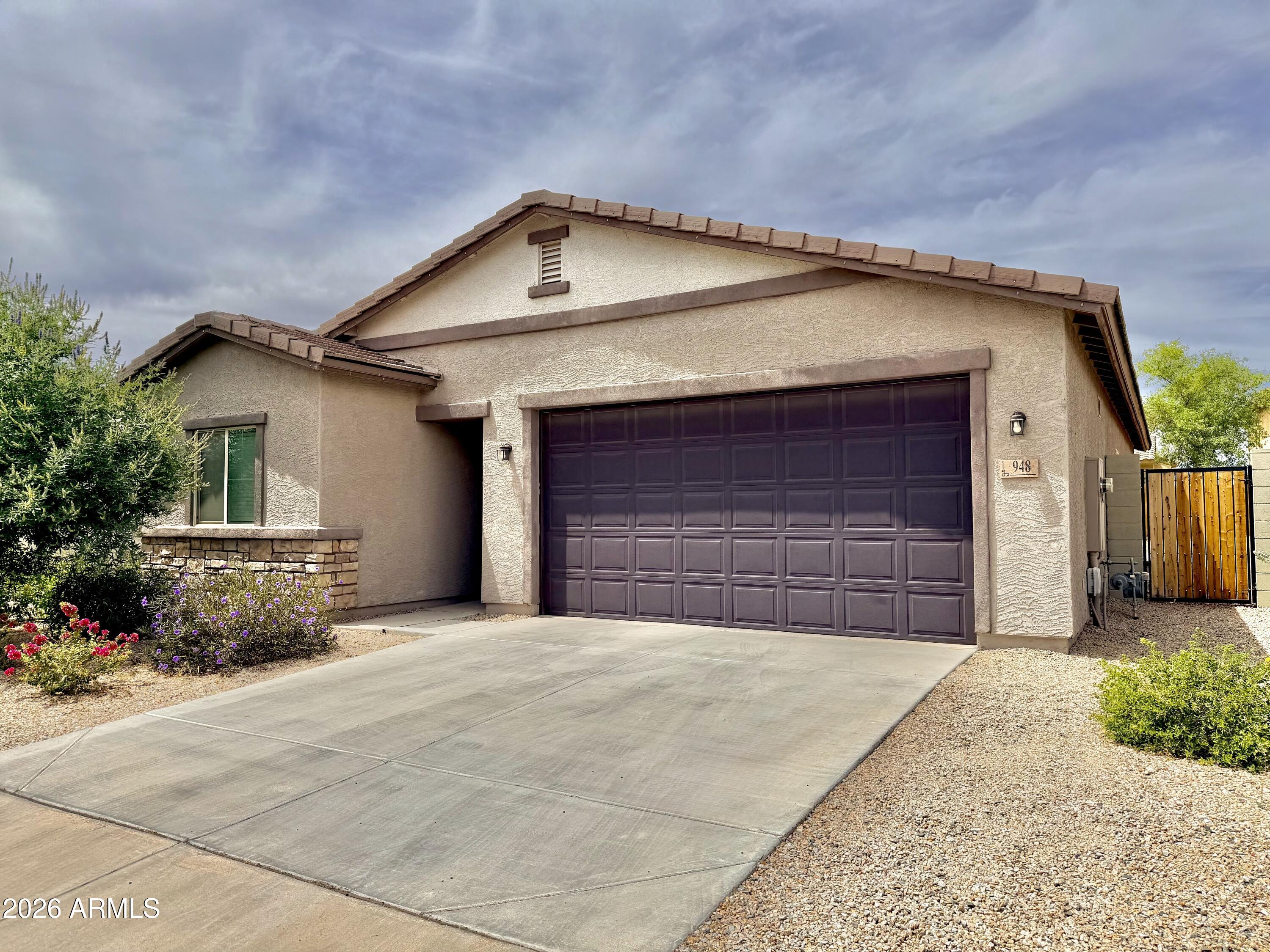 948 East Wiley Way Casa Grande, AZ 85122 - Photo 2 of 19 IMG_5069