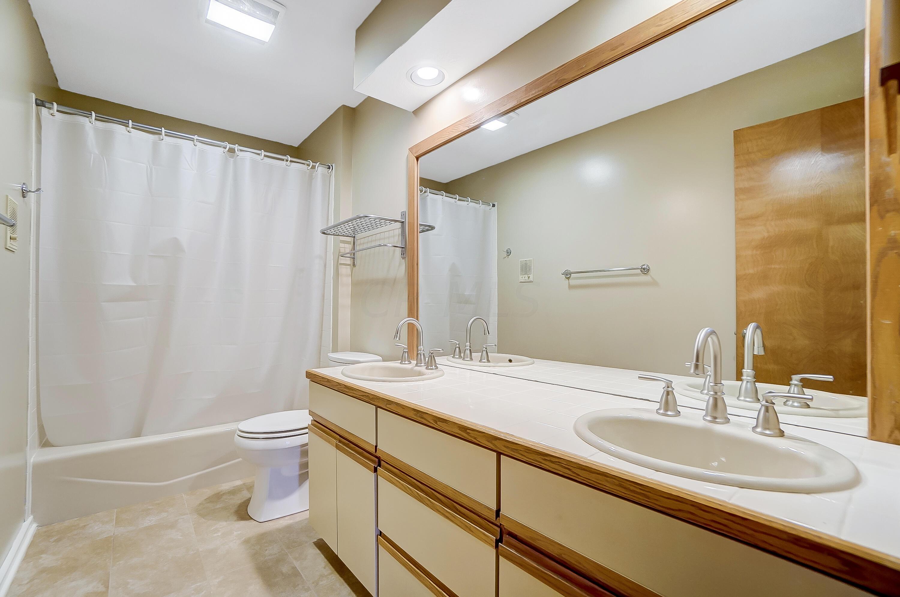 225 Olentangy Ridge Place Powell, OH 43065 - Photo 54 of 65 069