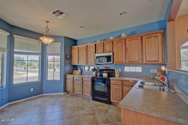 4151 East Trigger Way Gilbert, AZ 85297 - Photo 4 of 25 Kitchen