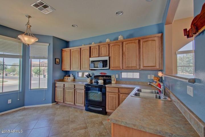 4151 East Trigger Way Gilbert, AZ 85297 - Photo 6 of 25 Kitchen
