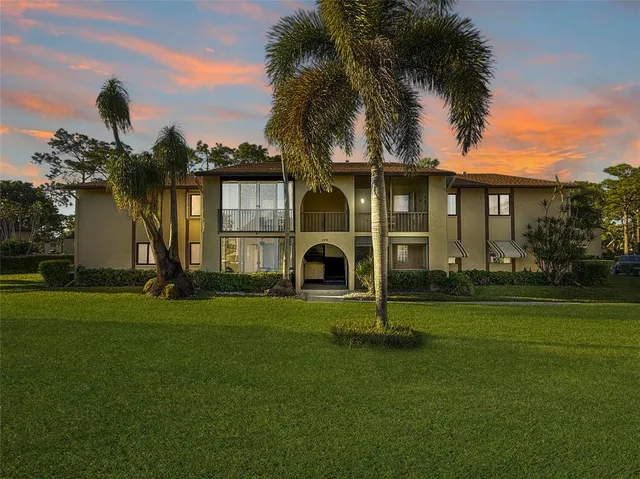 $150,000 | 329 Knotty Pine Circle, Unit C2, Greenacres, FL 33463