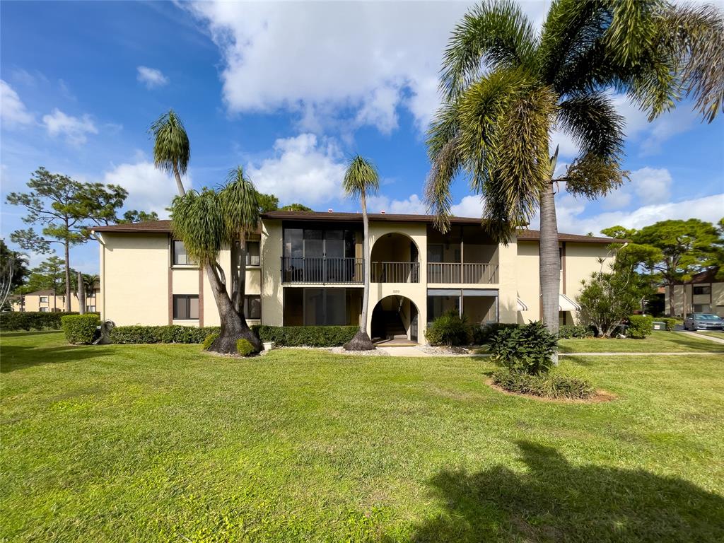 329 Knotty Pine Circle, Unit C2 Greenacres, FL 33463 - Photo 26 of 39 a view of a garden