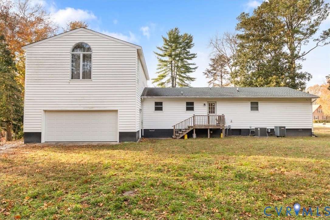 517 West Riverside Drive Lanexa, VA 23089 - Photo 26 of 27 a view of a house with a yard