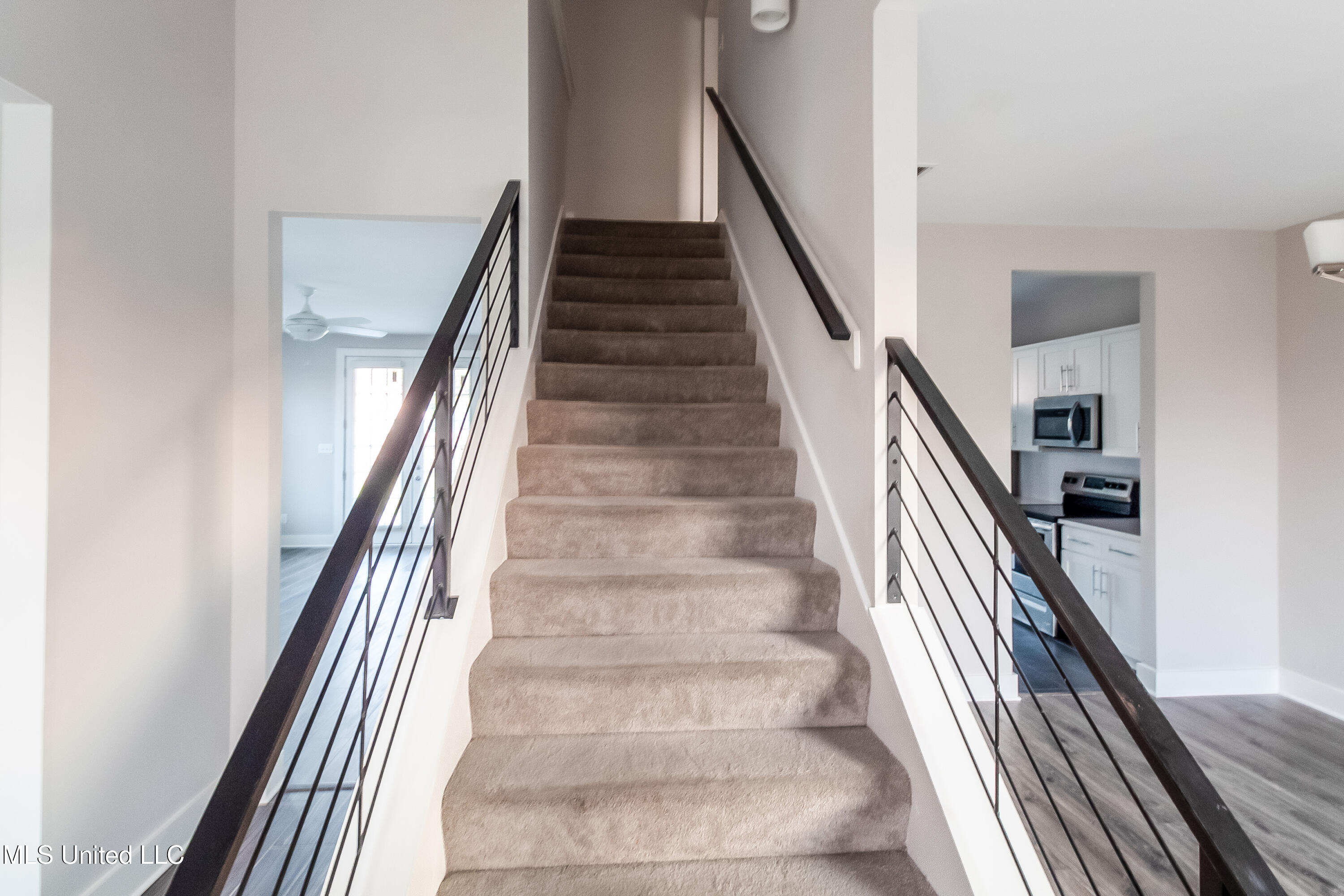 6453 Nesting Dove Olive Branch, MS 38654 - Photo 2 of 15 003-photo-foyer-7133785