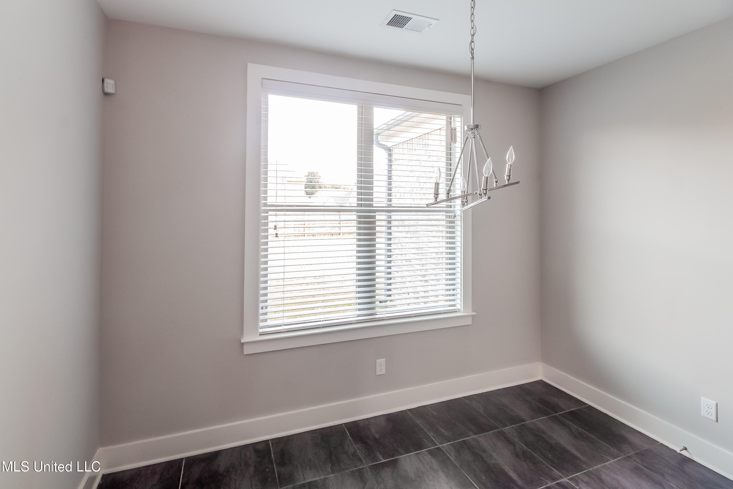 6453 Nesting Dove Olive Branch, MS 38654 - Photo 7 of 15 008-photo-breakfast-nook-7133782