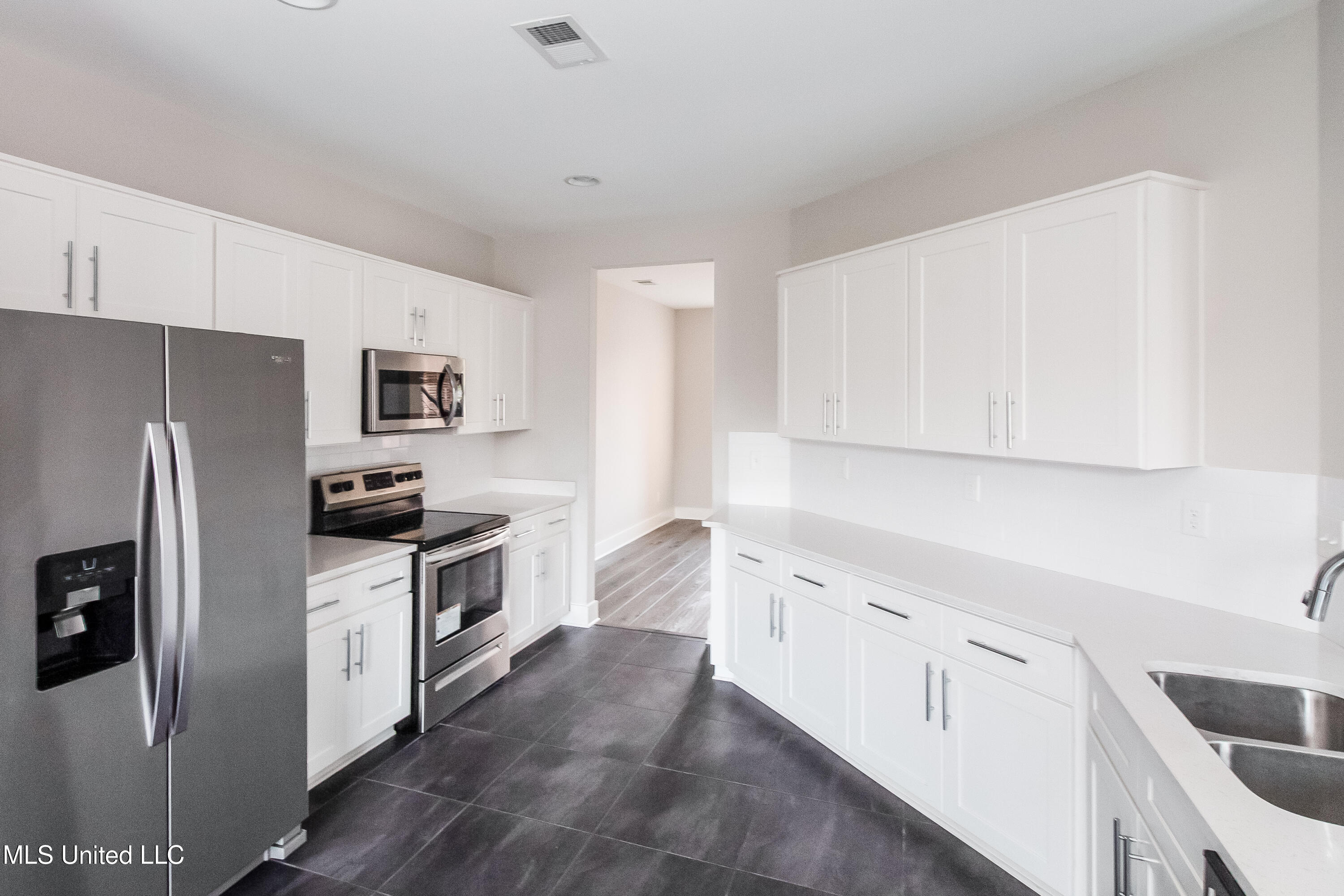 6453 Nesting Dove Olive Branch, MS 38654 - Photo 8 of 15 009-photo-kitchen-7133774