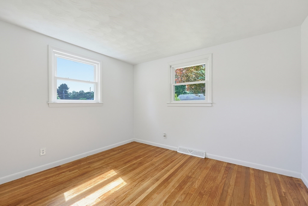 17 West Vanston Road Stoughton, MA 02072 - Photo 14 of 26