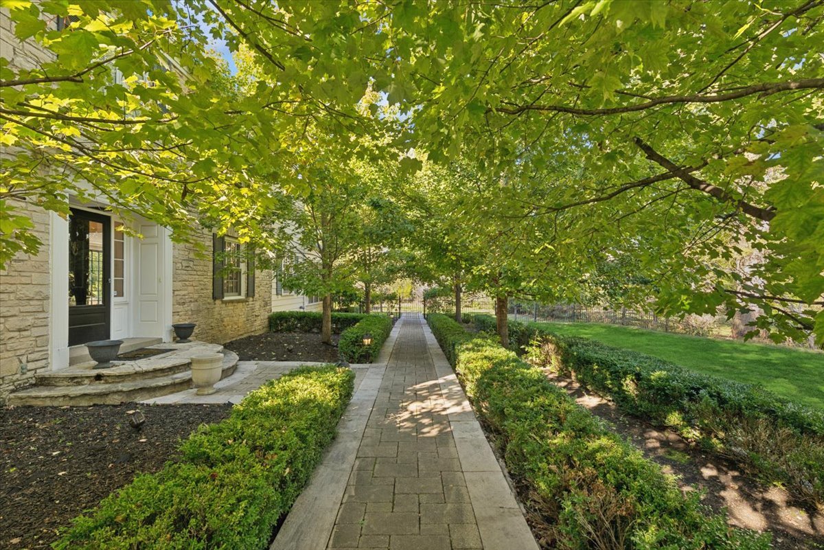 2122 Middlefork Road Northfield, IL 60093 - Photo 2 of 22