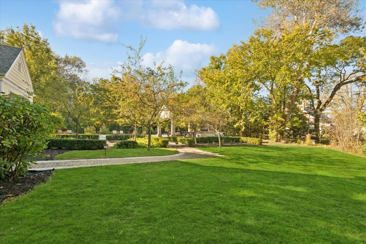 2122 Middlefork Road Northfield, IL 60093 - Photo 3 of 22