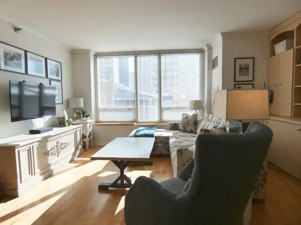 $2,650 | 33 West Ontario Street, Unit 17C, Chicago, IL 60654