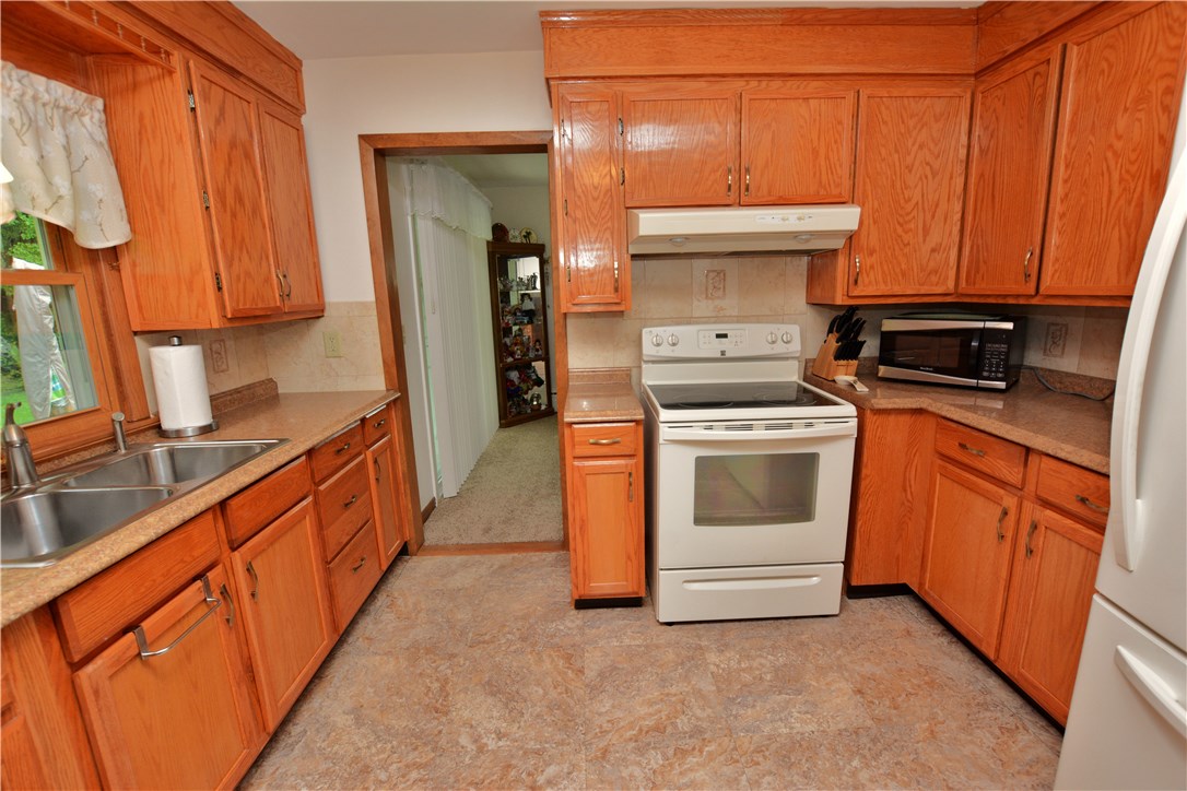 8 Sir Charles Road Lincoln, RI 02865 - Photo 14 of 26