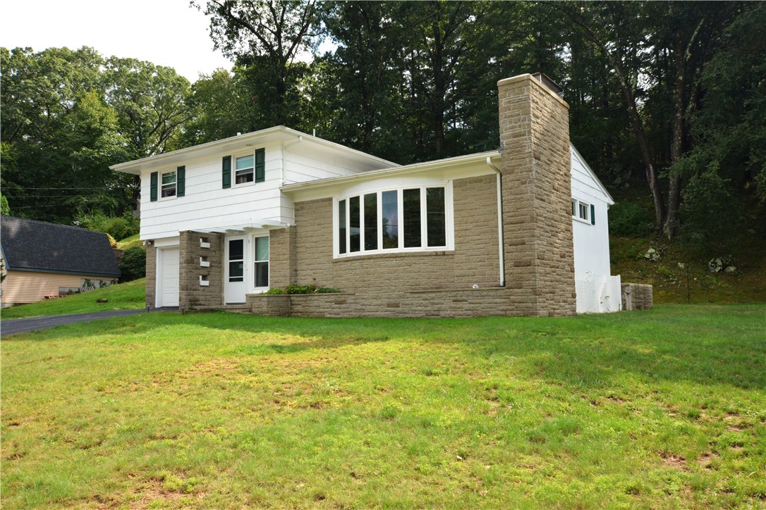 8 Sir Charles Road Lincoln, RI 02865 - Photo 2 of 26