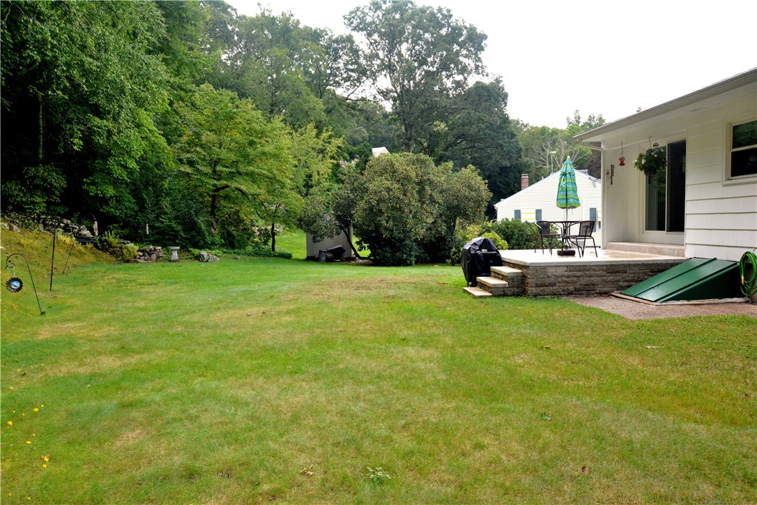 8 Sir Charles Road Lincoln, RI 02865 - Photo 3 of 26