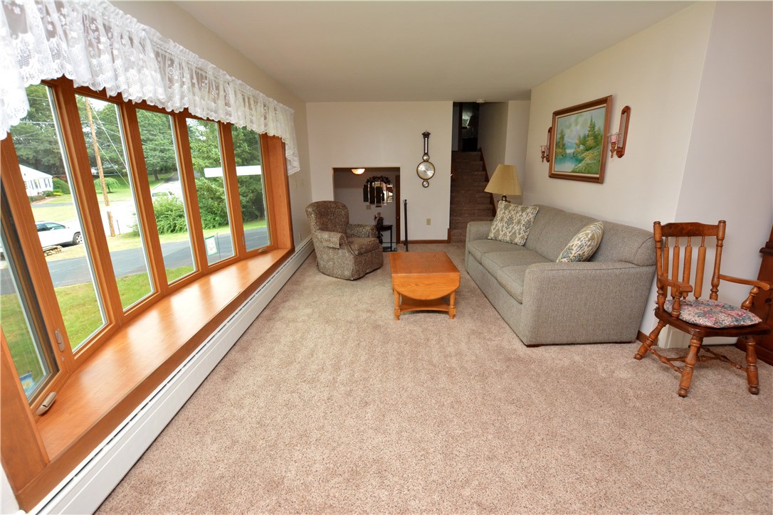 8 Sir Charles Road Lincoln, RI 02865 - Photo 7 of 26