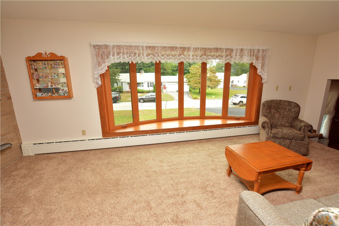 8 Sir Charles Road Lincoln, RI 02865 - Photo 8 of 26