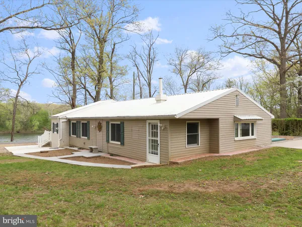 $339,900 | 112 Riverview Drive, Falling Waters, WV 25419