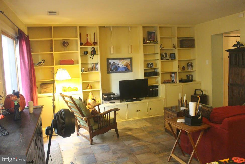 138 North Cottage Road Sterling, VA 20164 - Photo 2 of 9 Family Room with book shelves