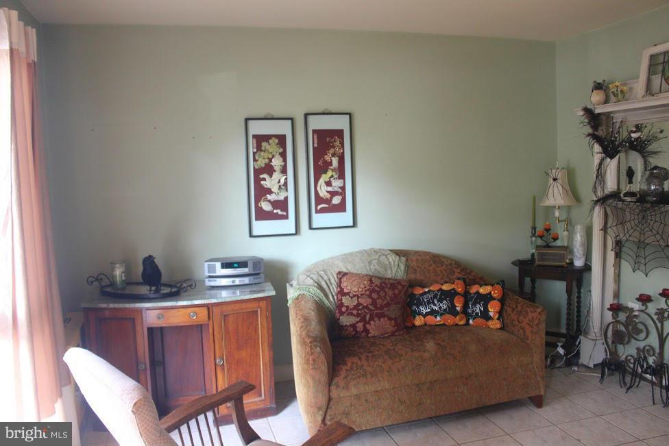 138 North Cottage Road Sterling, VA 20164 - Photo 5 of 9 Living Room
