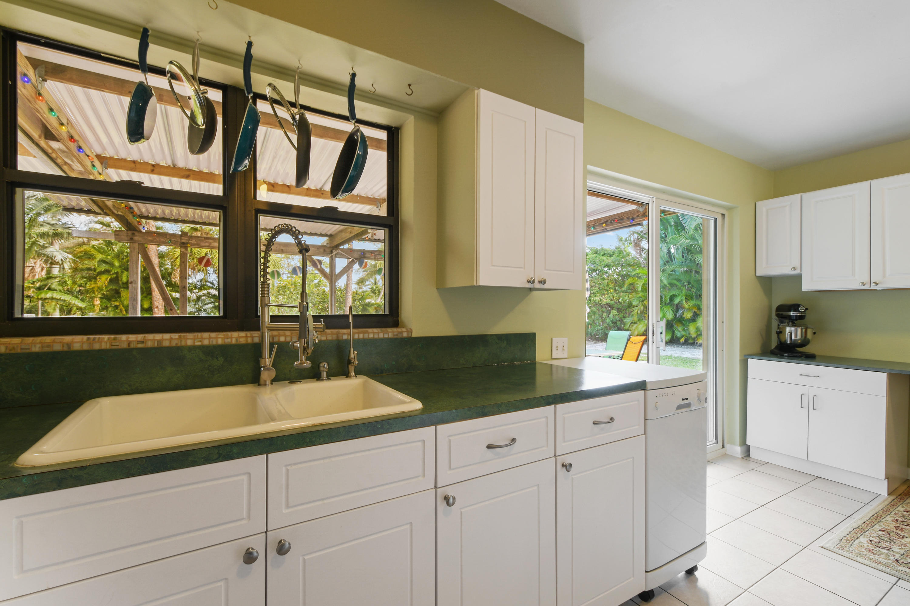 4885 Tequesta Drive Tequesta, FL 33469 - Photo 13 of 48 Kitchen