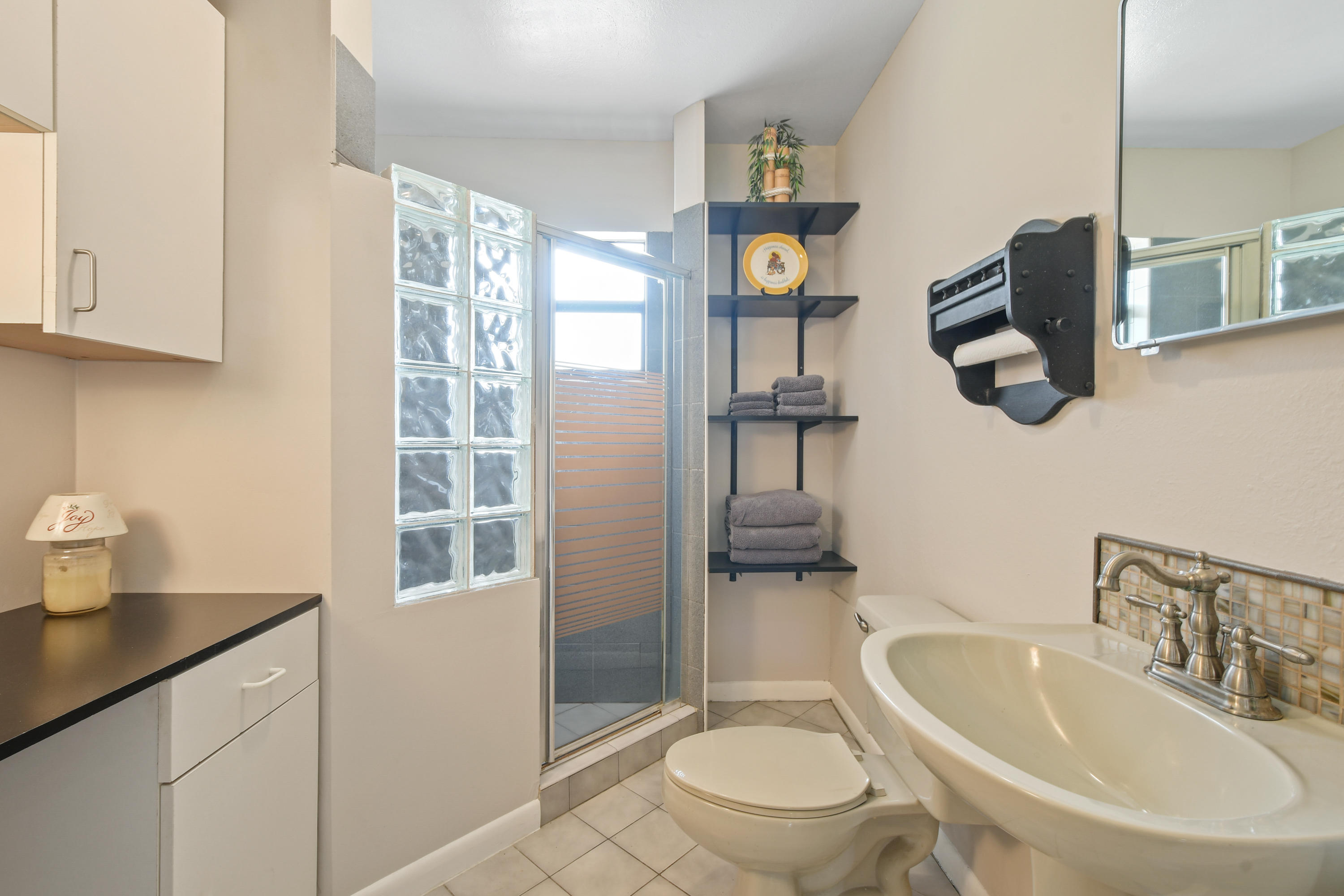4885 Tequesta Drive Tequesta, FL 33469 - Photo 21 of 48 2nd Bathroom