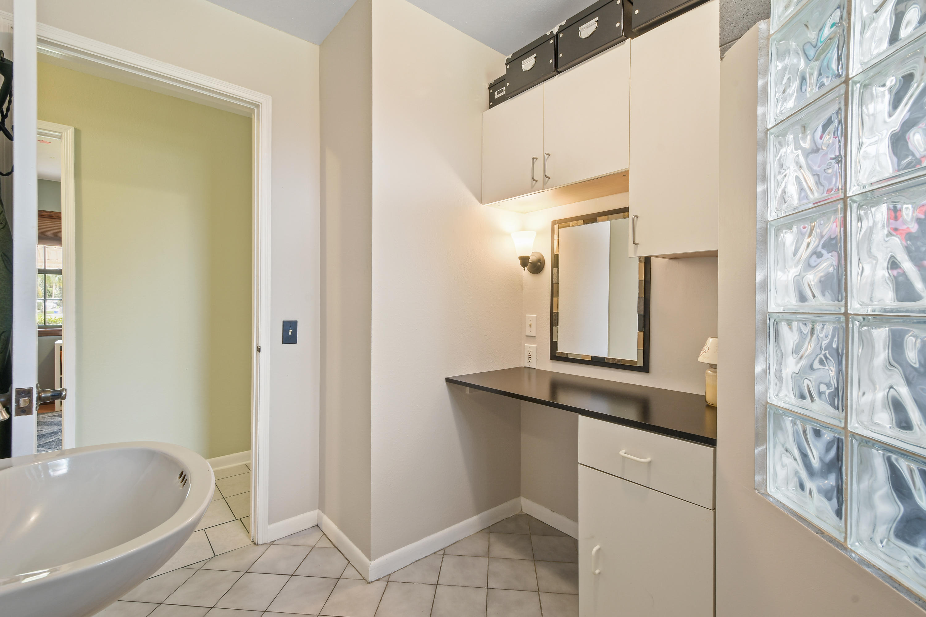 4885 Tequesta Drive Tequesta, FL 33469 - Photo 22 of 48 2nd Bathroom