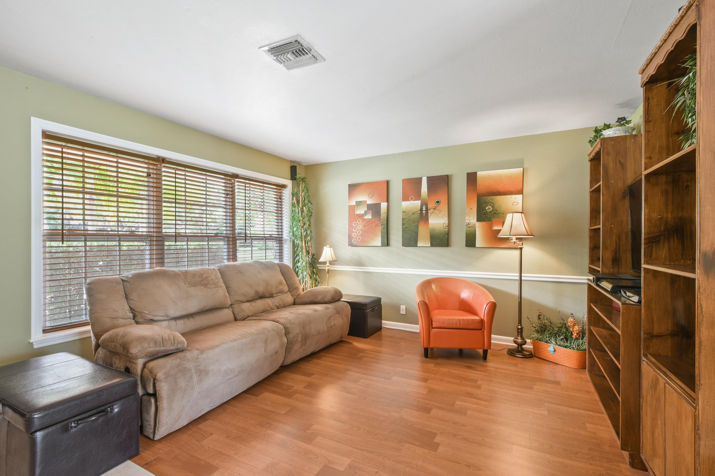 4885 Tequesta Drive Tequesta, FL 33469 - Photo 7 of 48 Living Room