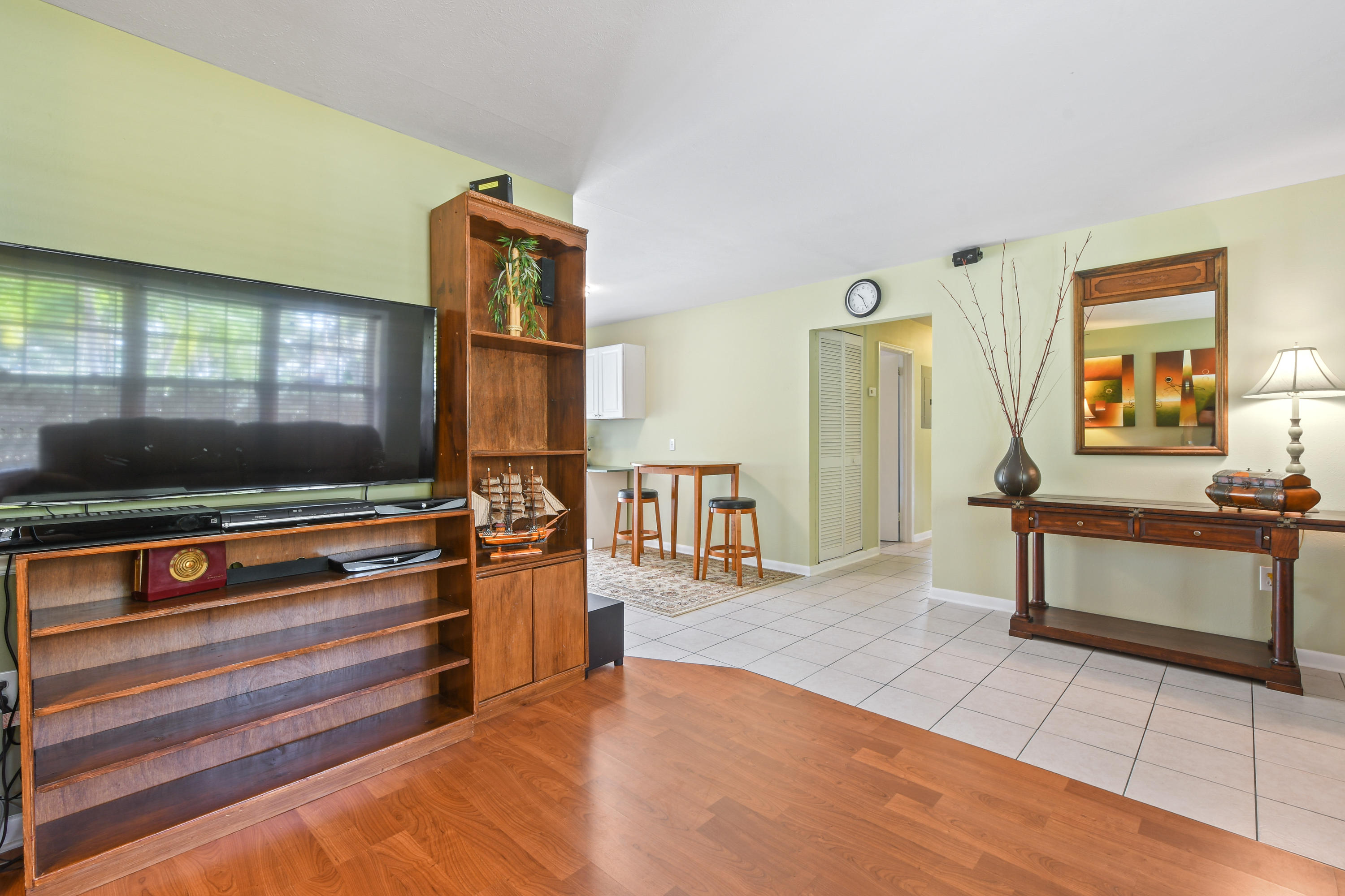 4885 Tequesta Drive Tequesta, FL 33469 - Photo 8 of 48 Living Room to Dining Area