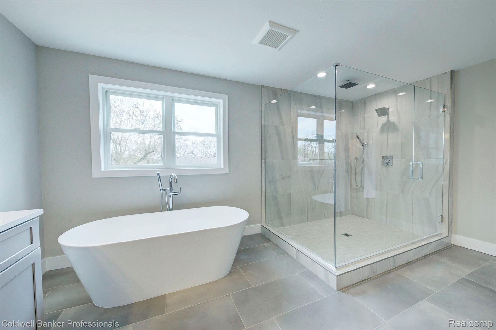 4101 Buckingham Road Royal Oak, MI 48073 - Photo 35 of 82 4H8A6904_5_6.jpg