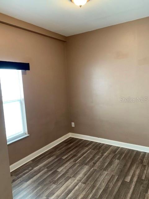 2322 West Cherry Street Tampa, FL 33607 - Photo 24 of 31 a view of an empty room and window