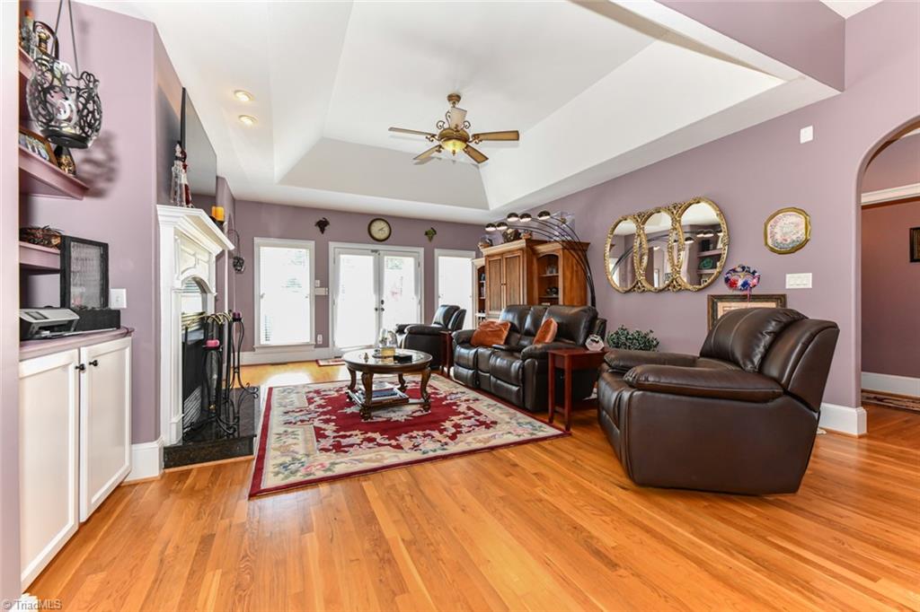 6021 Beckenham Way Oak Ridge, NC 27310 - Photo 7 of 44 This can be used as an Office or a musical room... or BOTH! The room has hardwood floors, an upper display area to the left with lighting and a large picture window.