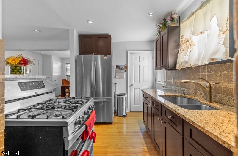 288 Sussex Road Wood-Ridge, NJ 07075 - Photo 4 of 29