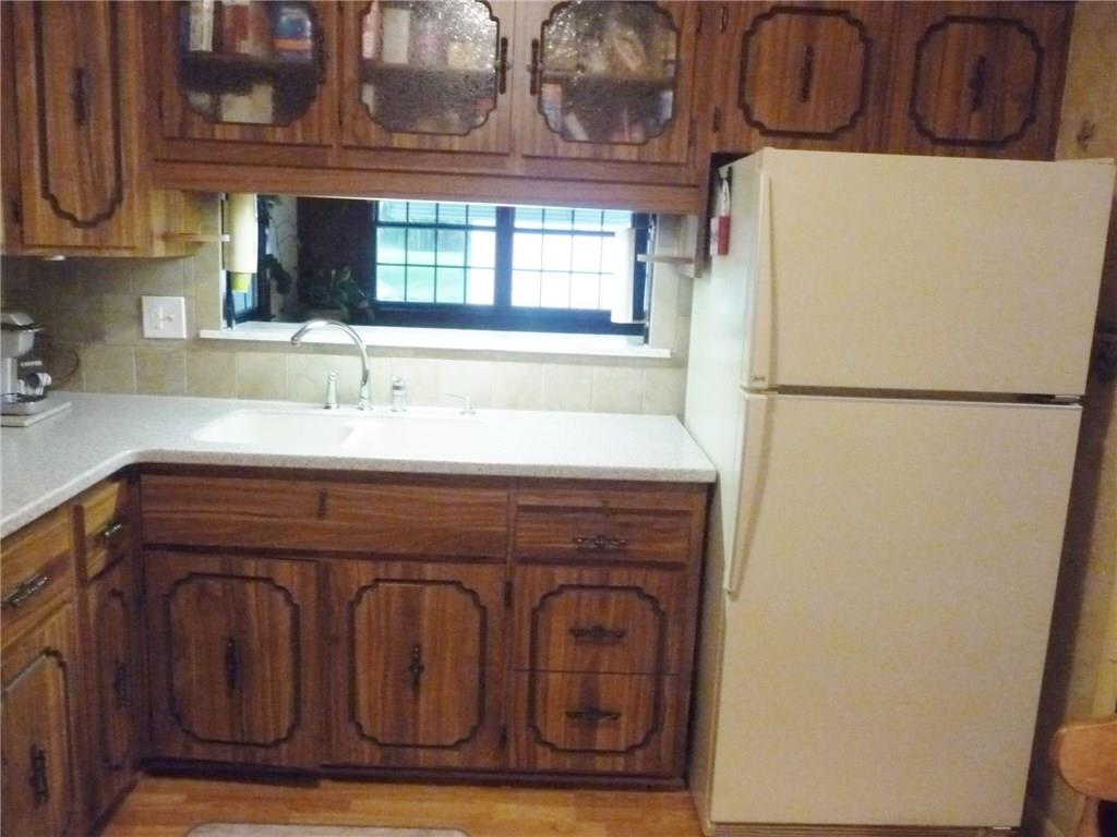 277 Kaufman Road Gibsonia, PA 15044 - Photo 6 of 25 Pass-through to the family room behind the kitchen sink.
