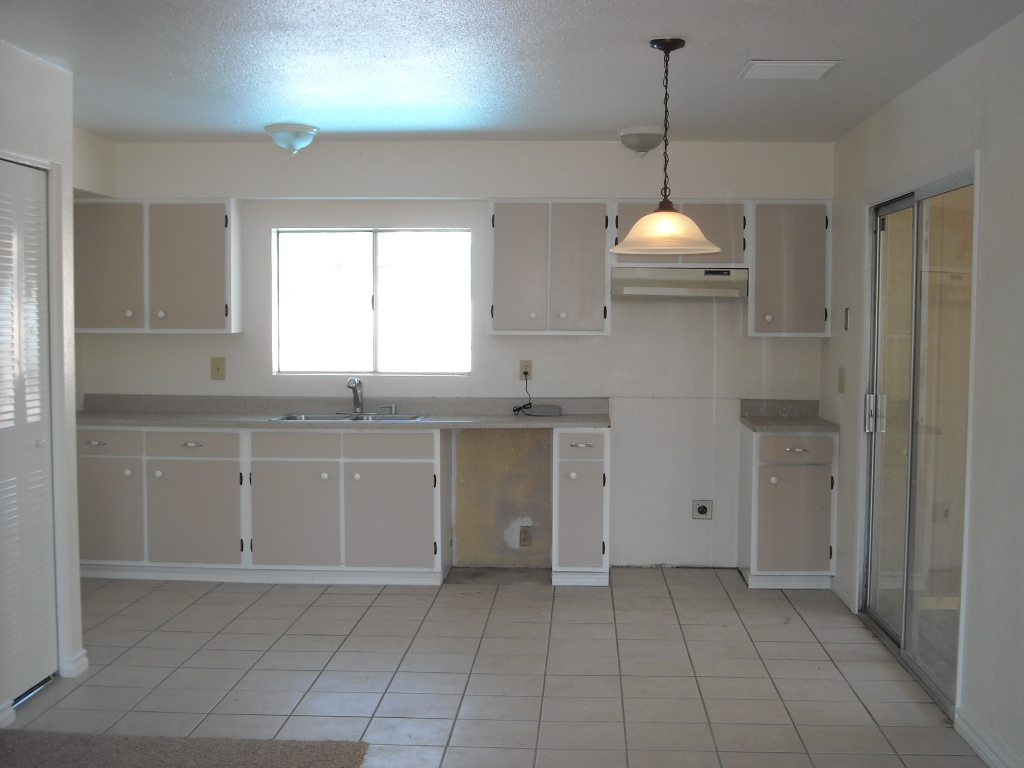 4538 West Hatcher Road Glendale, AZ 85302 - Photo 2 of 9 Kitchen